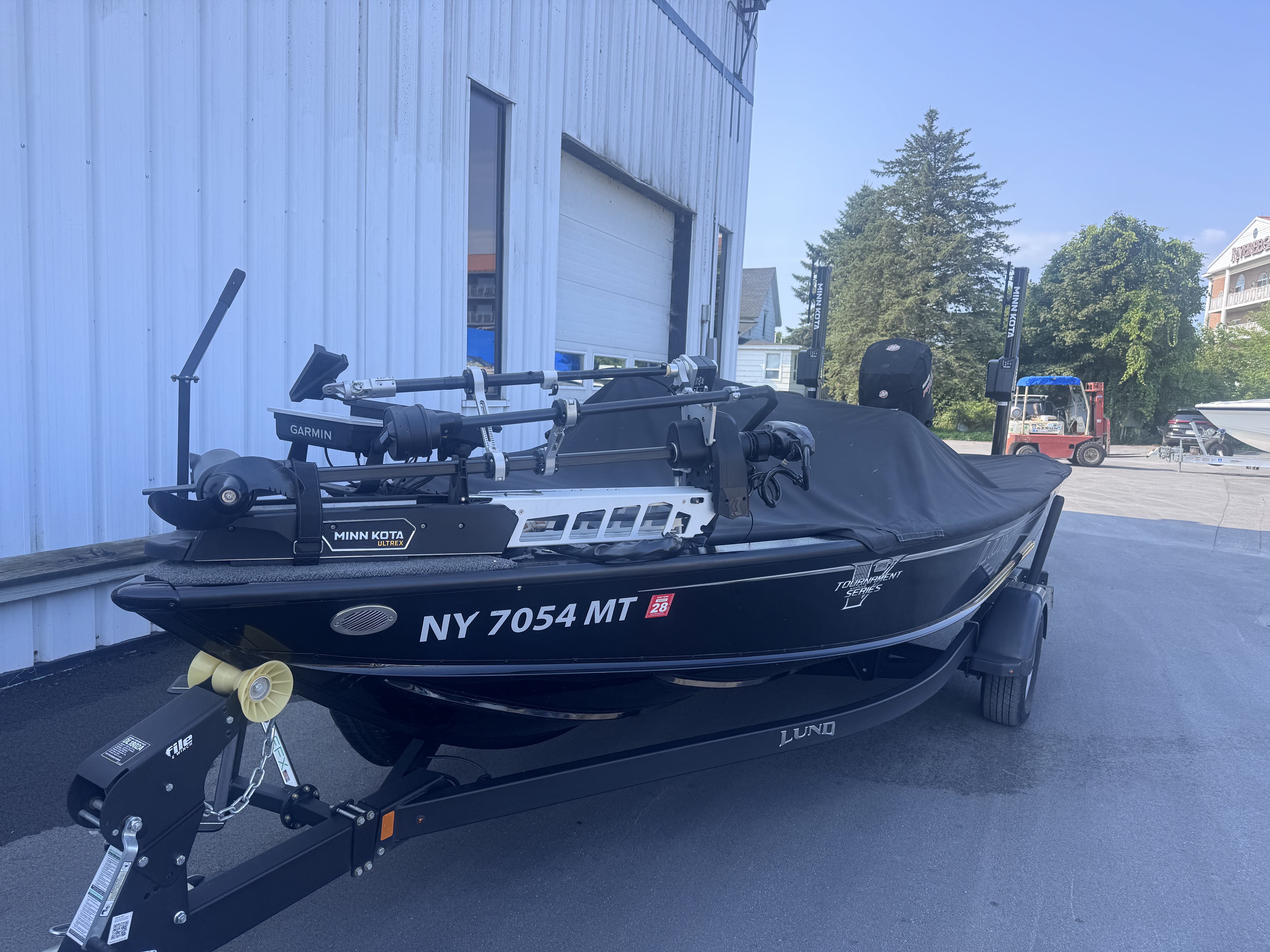 USED 2023 Lund 1875 Pro V Bass - Hutchinson's Boat Works